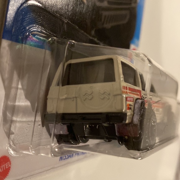 Hot wheels Nissan Patrol Custom - Picture 2 of 5